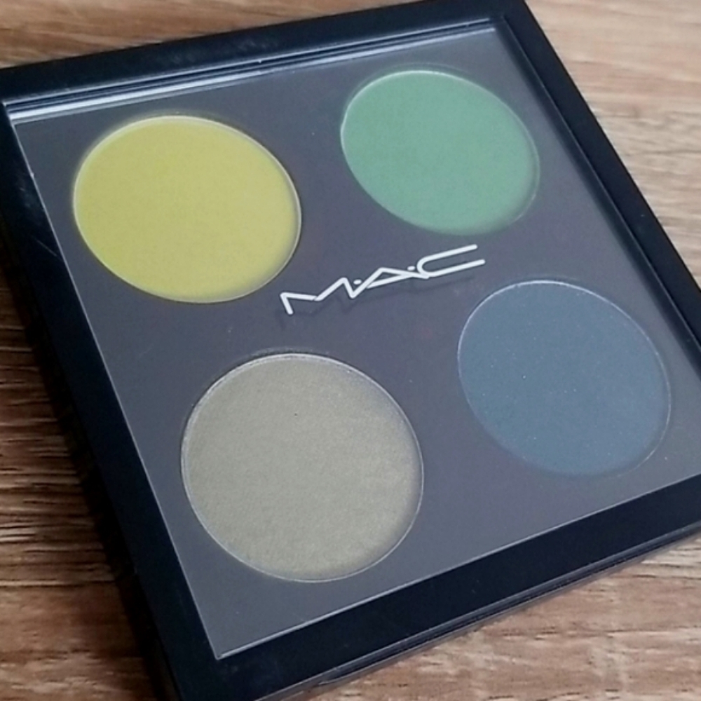 🖤 MAC Simpsons Eyeshadow Palette